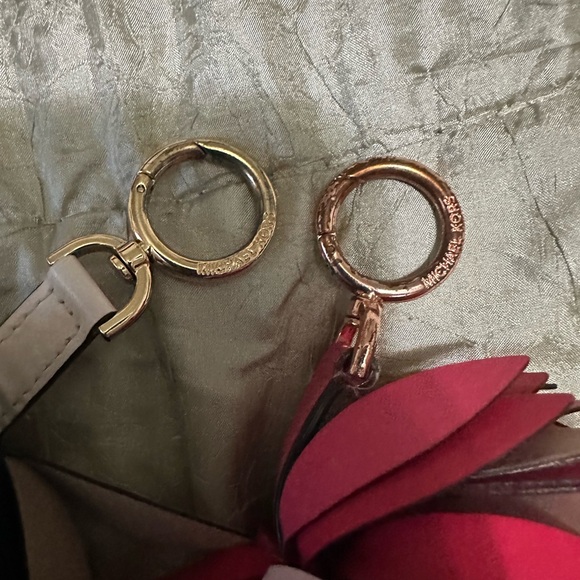 Colorful Leaf Keychain Set - Picture 5 of 6